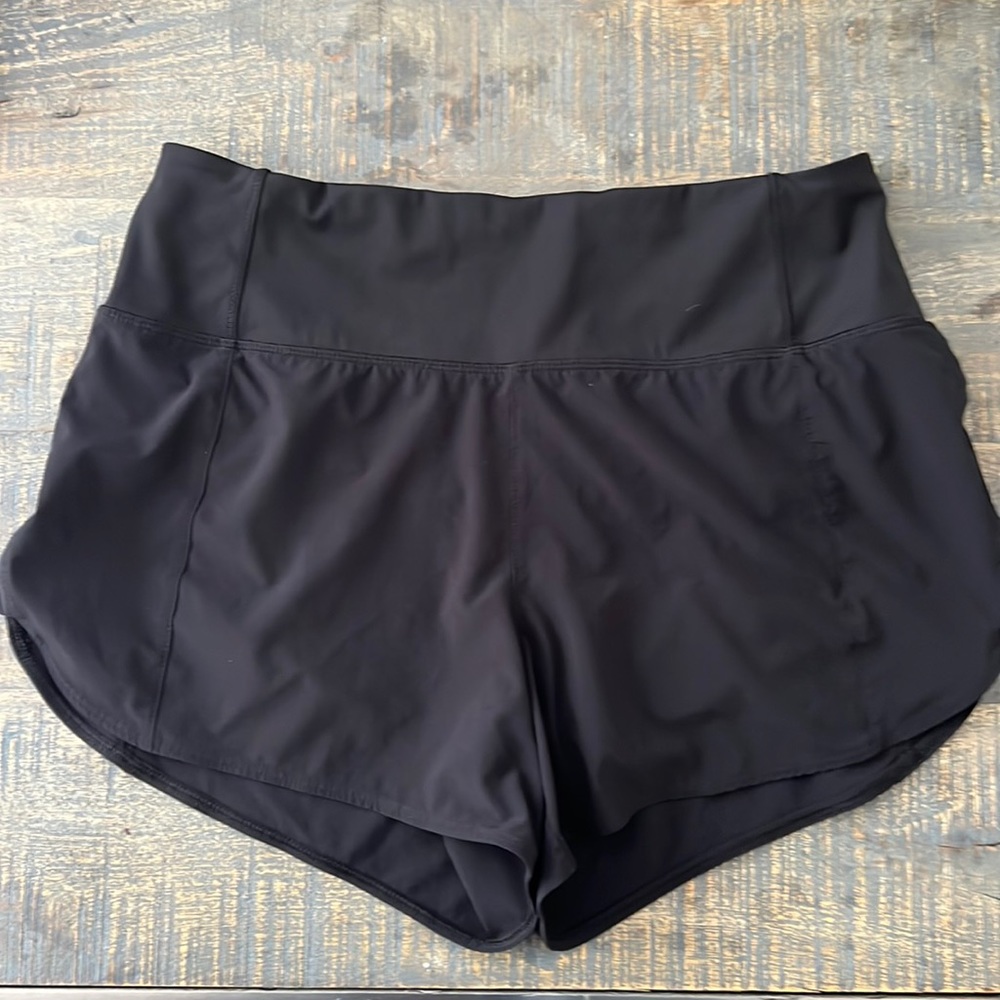 ATHLETA Running Free Shorts 3.5”